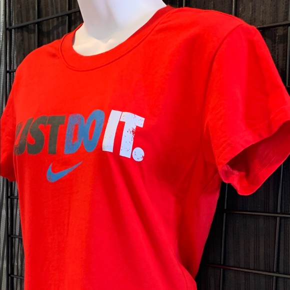 🔥 NIKE DRI-FIT Red T-Shirt / Women’s S/P/CH 🔥 - Picture 4 of 7